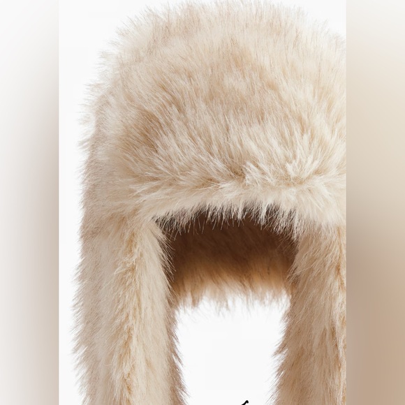 H&M Faux Fur earflap Trapper Hat size M/L
NWT - Picture 2 of 4